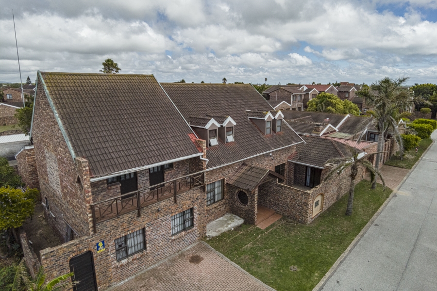 9 Bedroom Property for Sale in Summerstrand Eastern Cape